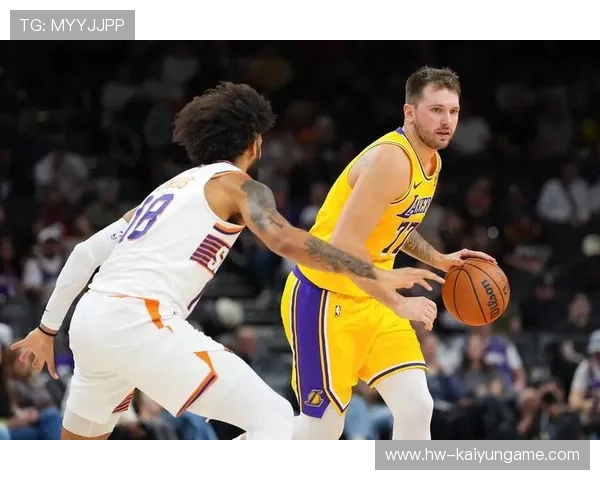 东契奇挡拆后外线空位稳稳命中，独行侠扩大优势